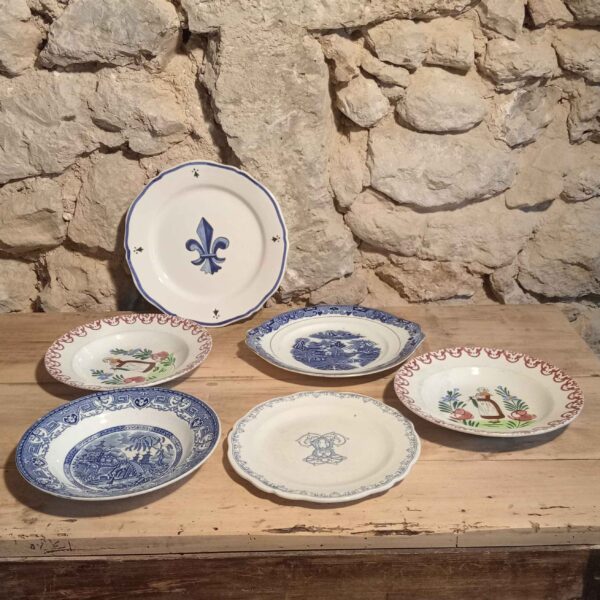 assiettes dépareillées