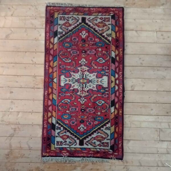 Tapis rouge et bleu