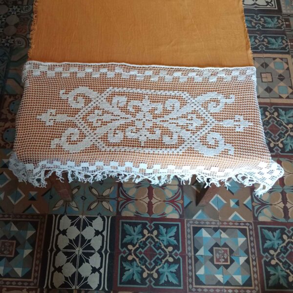 Bord de table en macramé
