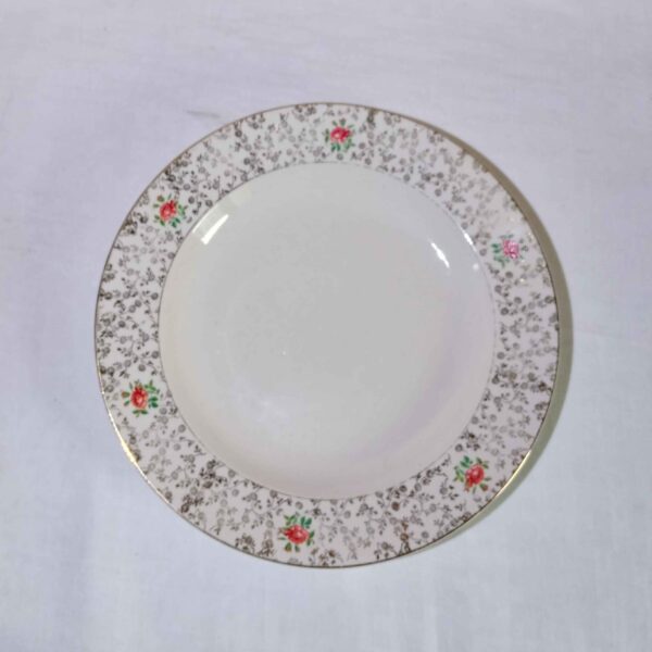 Plat en porcelaine fleurie