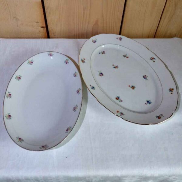 Plat ovale en porcelaine à fleur