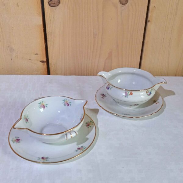 Saucière en porcelaine à fleur