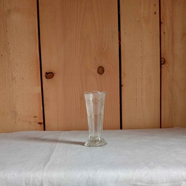 Vase en verre gravé
