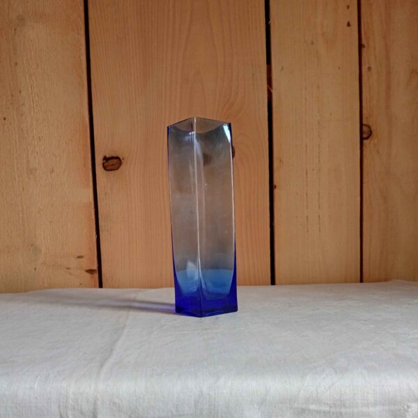 Vase bleu carré