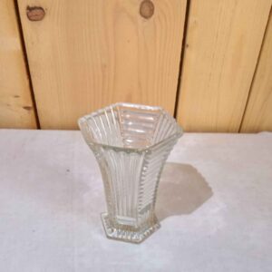 Vase en verre taillé