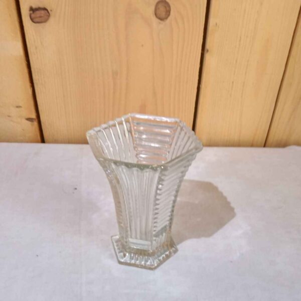 Vase en verre taillé