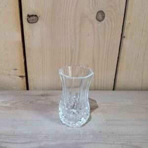 Vase en verre taillé
