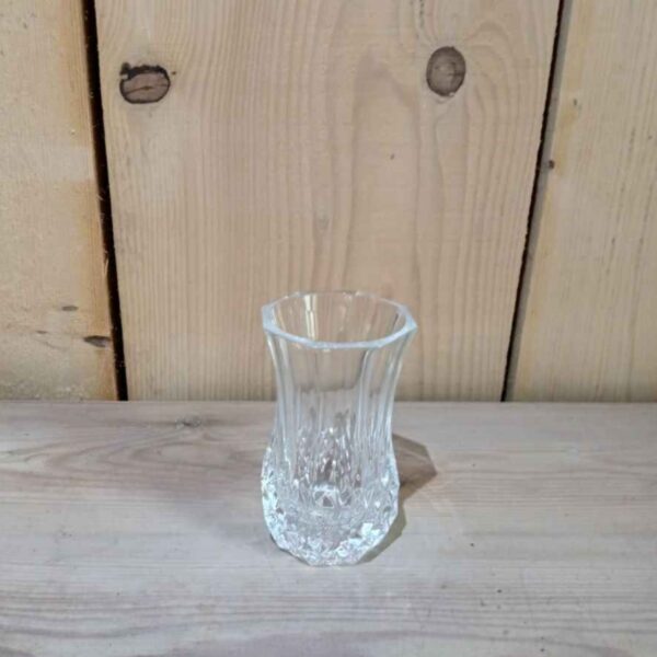 Vase en verre taillé