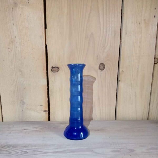 Vase bleu en verre