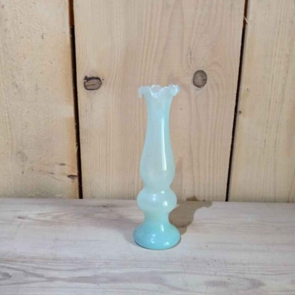 Vase bleu clair en verre