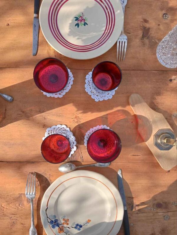 Verres à pied rouge – Image 2