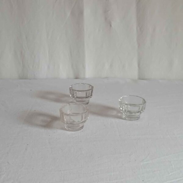 Bougeoirs en verre dépareillés – Image 2