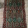 Grand tapis aux tons rouges et vert – Image 2