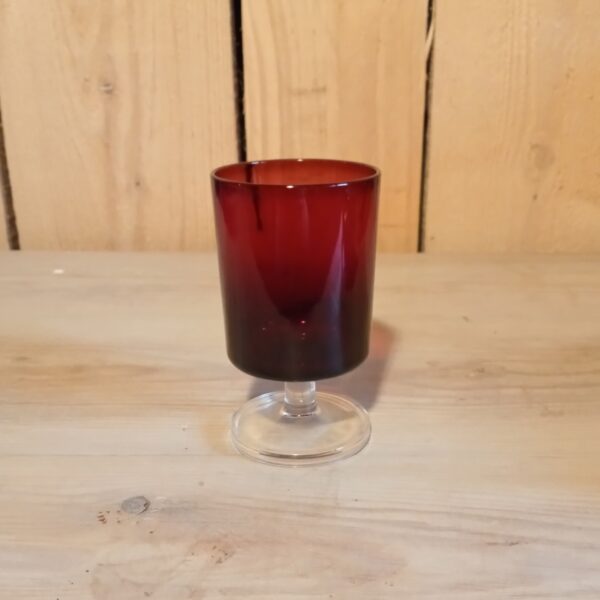 Verres à pied rouge – Image 4