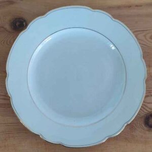Assiettes blanche et or