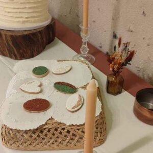 Bougeoirs en verre dépareillés