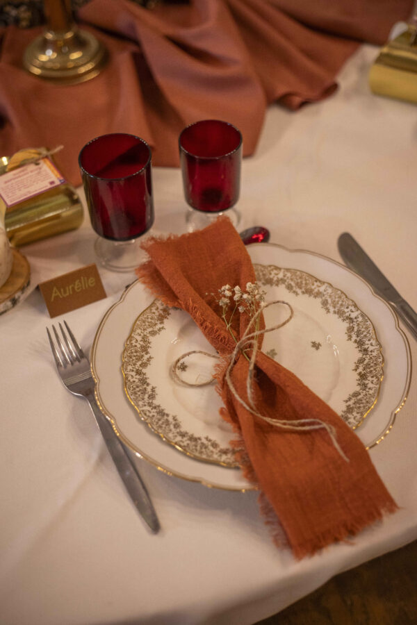 Assiettes blanche et or