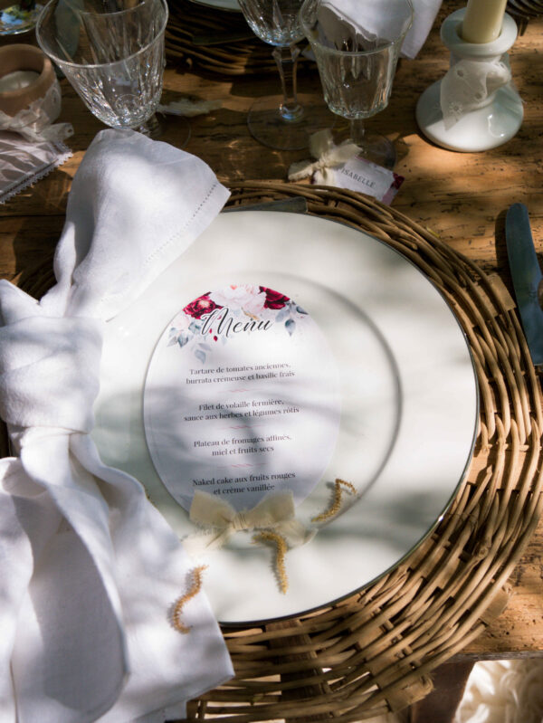Assiettes en porcelaine à liseré argenté