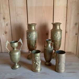 Vases dorés dépareillés