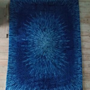 Grand tapis bleu