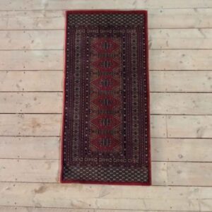 Tapis allongé rouge