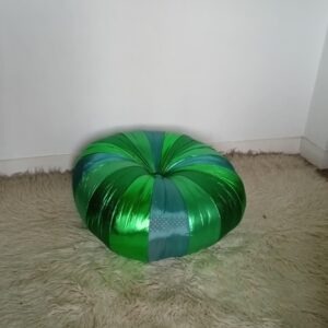 Pouf en tissu vert