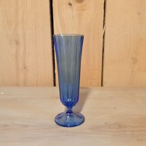 Verres à pied bleu