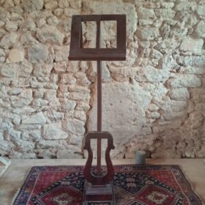 Lutrin ou pupitre de cérémonie en bois