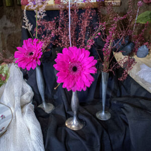 Soliflores en étain dépareillés