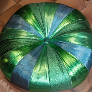 Pouf en tissu vert