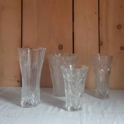 Vases en verre taillés >15 cm dépareillés – Image 3