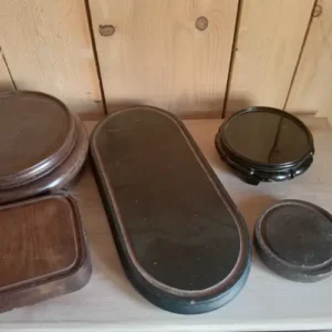 Support en bois noirci