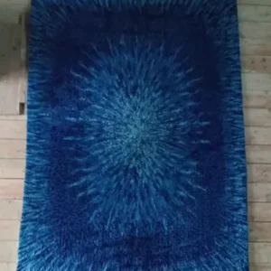 Grand tapis bleu
