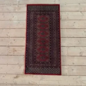 Tapis allongé rouge