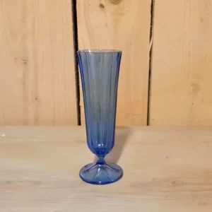 Verres à pied bleu