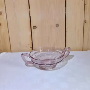Coupe en verre rose