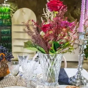 Vases en verre taillé <15cm, dépareillés