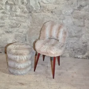 Chaise et tabouret en fausse fourure