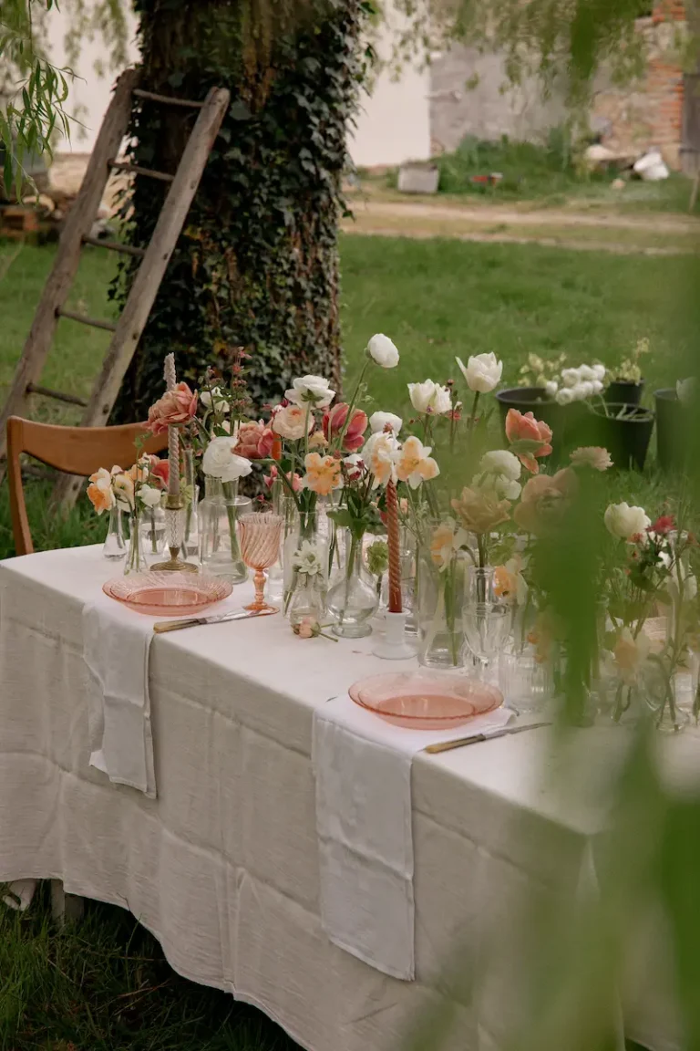 Table décorée sur le thème du printemps, inspiration mariage, événements, fête, anniversaire