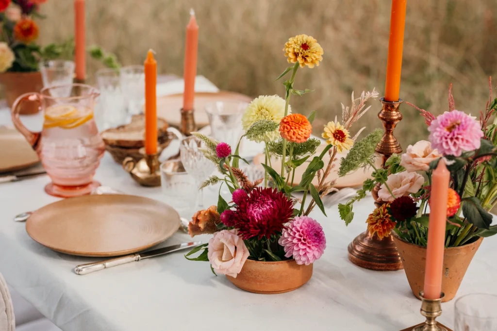 Location de vases, bougeoirs, nappage et couverts pour décorer votre mariage. Décoration vintage et moderne, sur la Région Centre Val de Loire